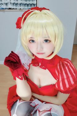 [福利COS] 千阳(ちよ) - 尼禄红礼服(11P)-COS