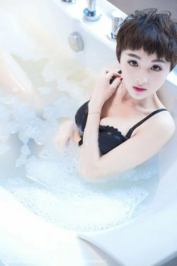 baby_kiki《真实美女空姐的休闲时光》 [秀人网XiuRen] No.657(70P)-短发,浴室,美胸,湿身,内衣