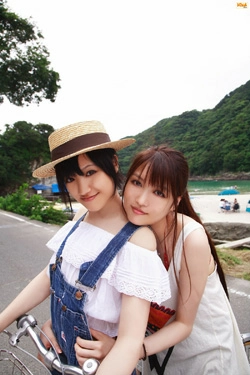 三浦葵\/三浦萌《The Miura Sisters》  [Bomb.TV] 2009年11月刊(28P)-甜美,清纯,阳光