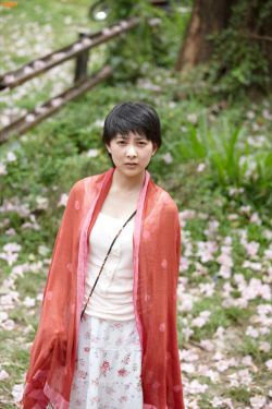[Bomb.TV] 2010年10月刊 谷村美月 Mitsuki Tanimura(27P)-短发,户外