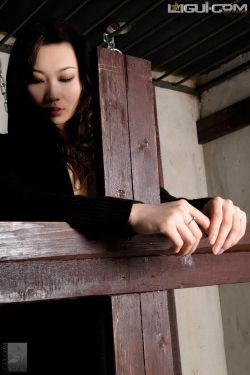 [丽柜美束LiGui] Model 露露《黑丝镣铐》丝足写真图片(32P)-丽柜美束,SM